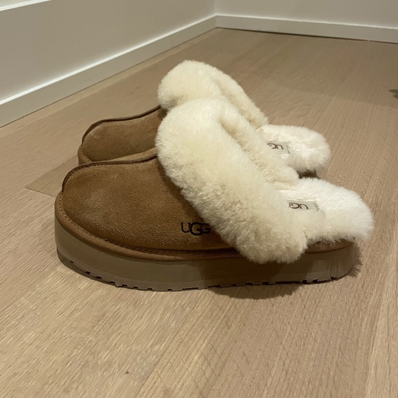 UGG Shoes - UGG DISQUETTE SLIPPERS